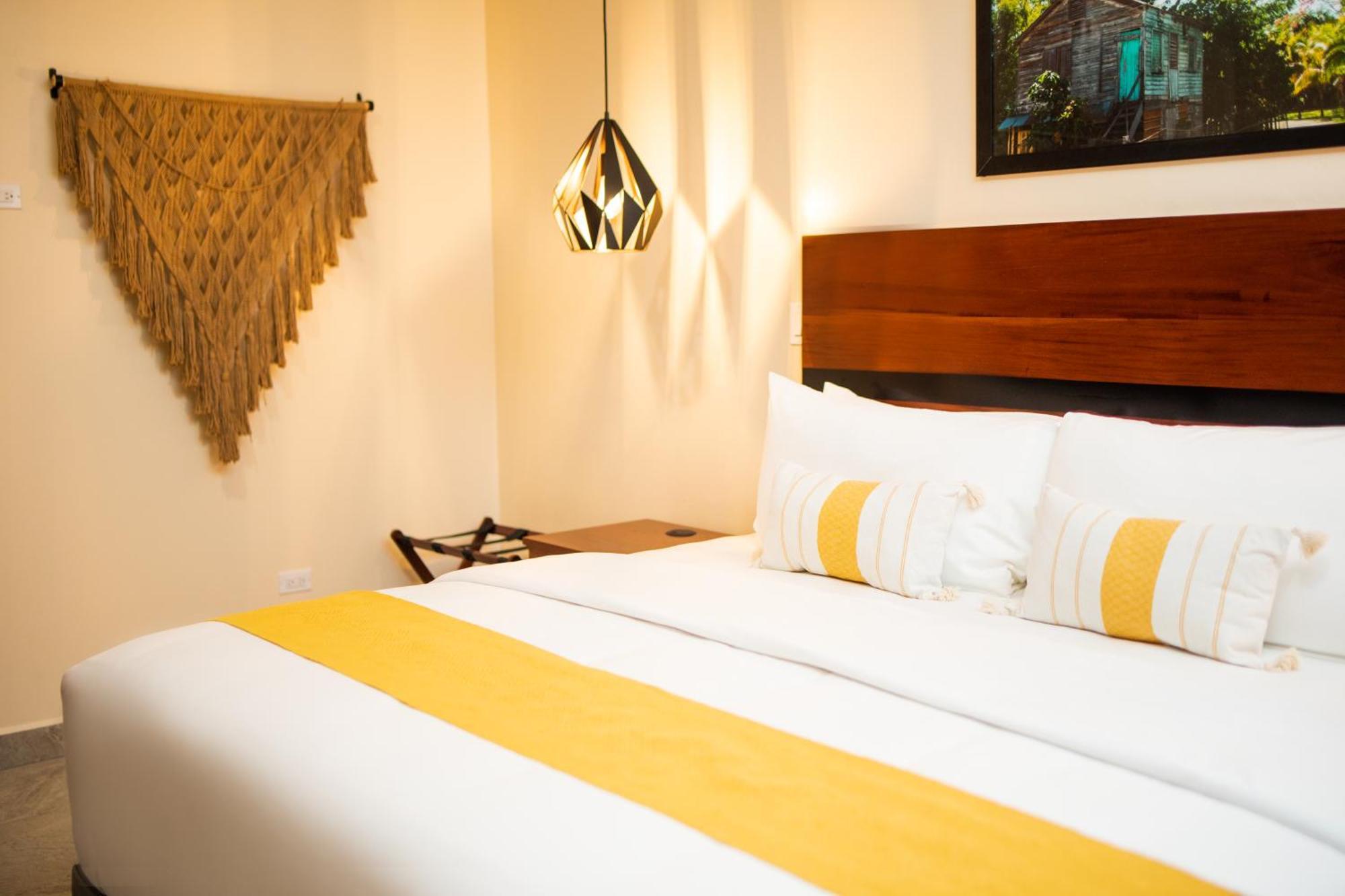 The West House Boutique Hotel San Ignacio Buitenkant foto