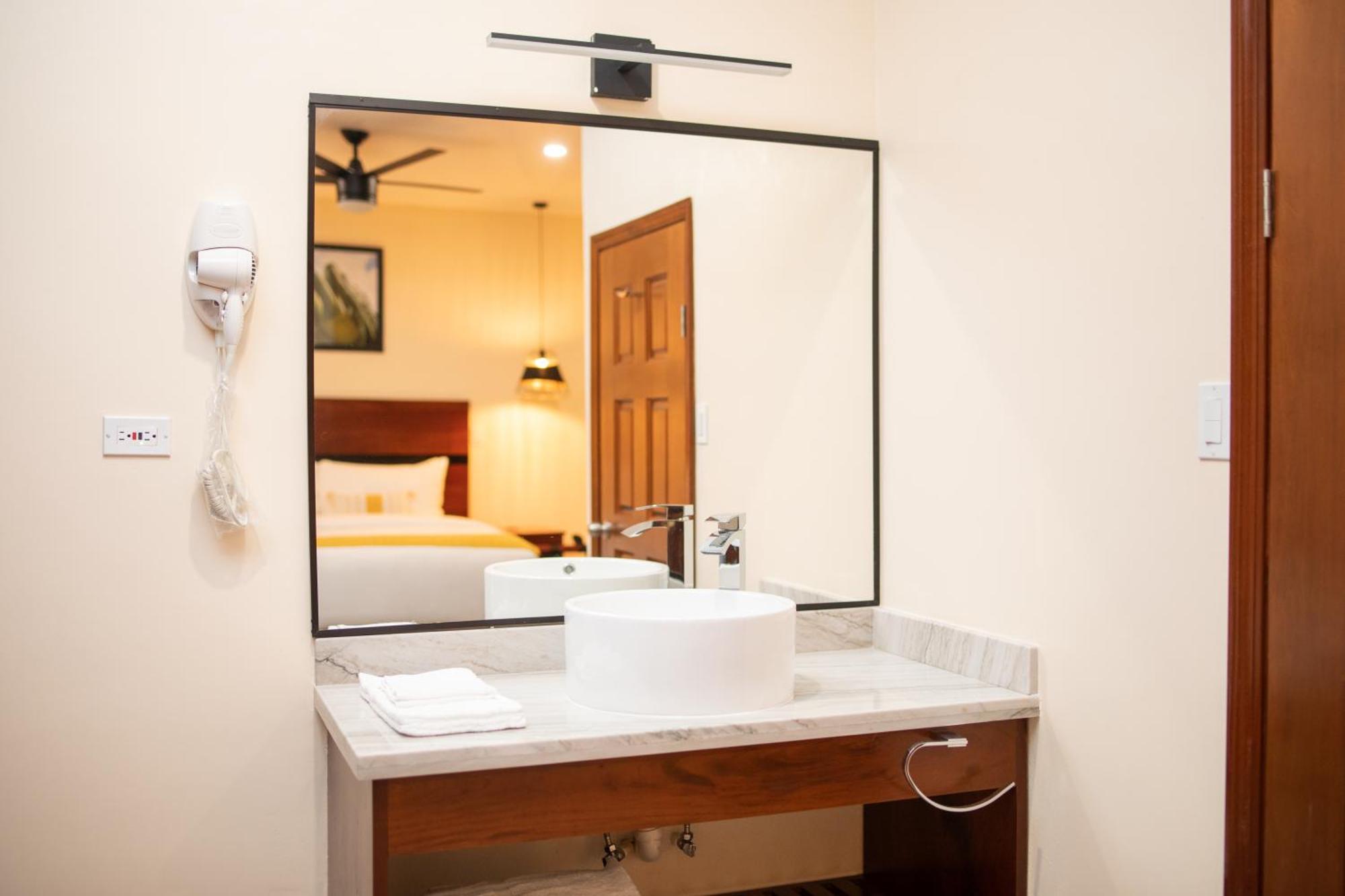 The West House Boutique Hotel San Ignacio Buitenkant foto