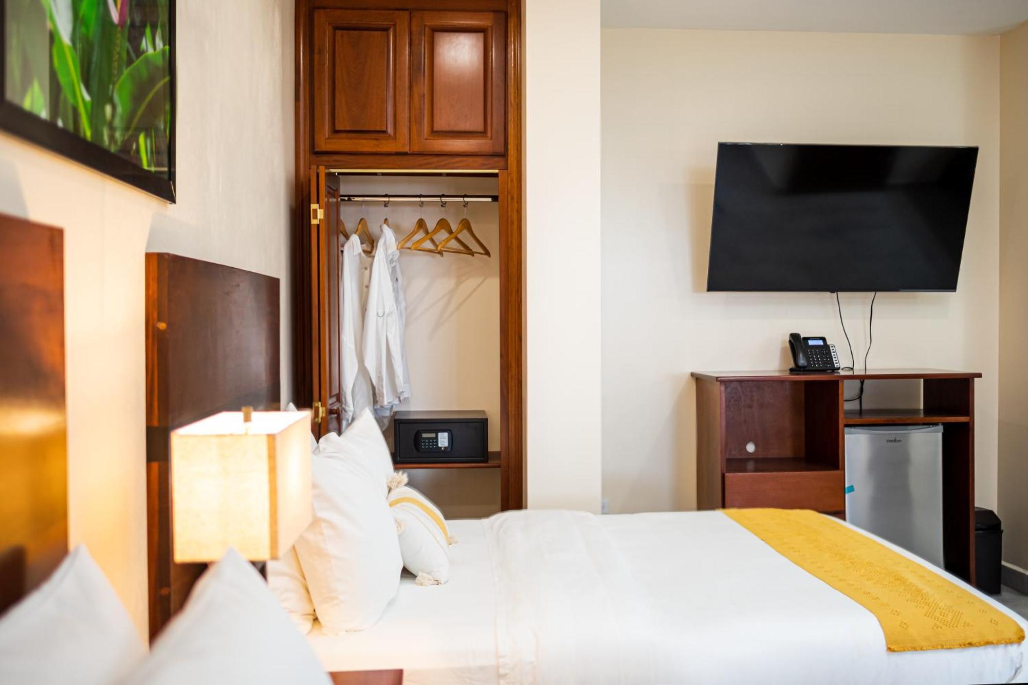 The West House Boutique Hotel San Ignacio Buitenkant foto